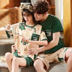 Pyjama deux pièces t-shirt et short motif dinosaure