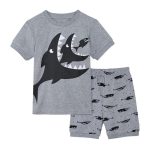 Pyjama t-shirt et short gris à motif requin pour garçon