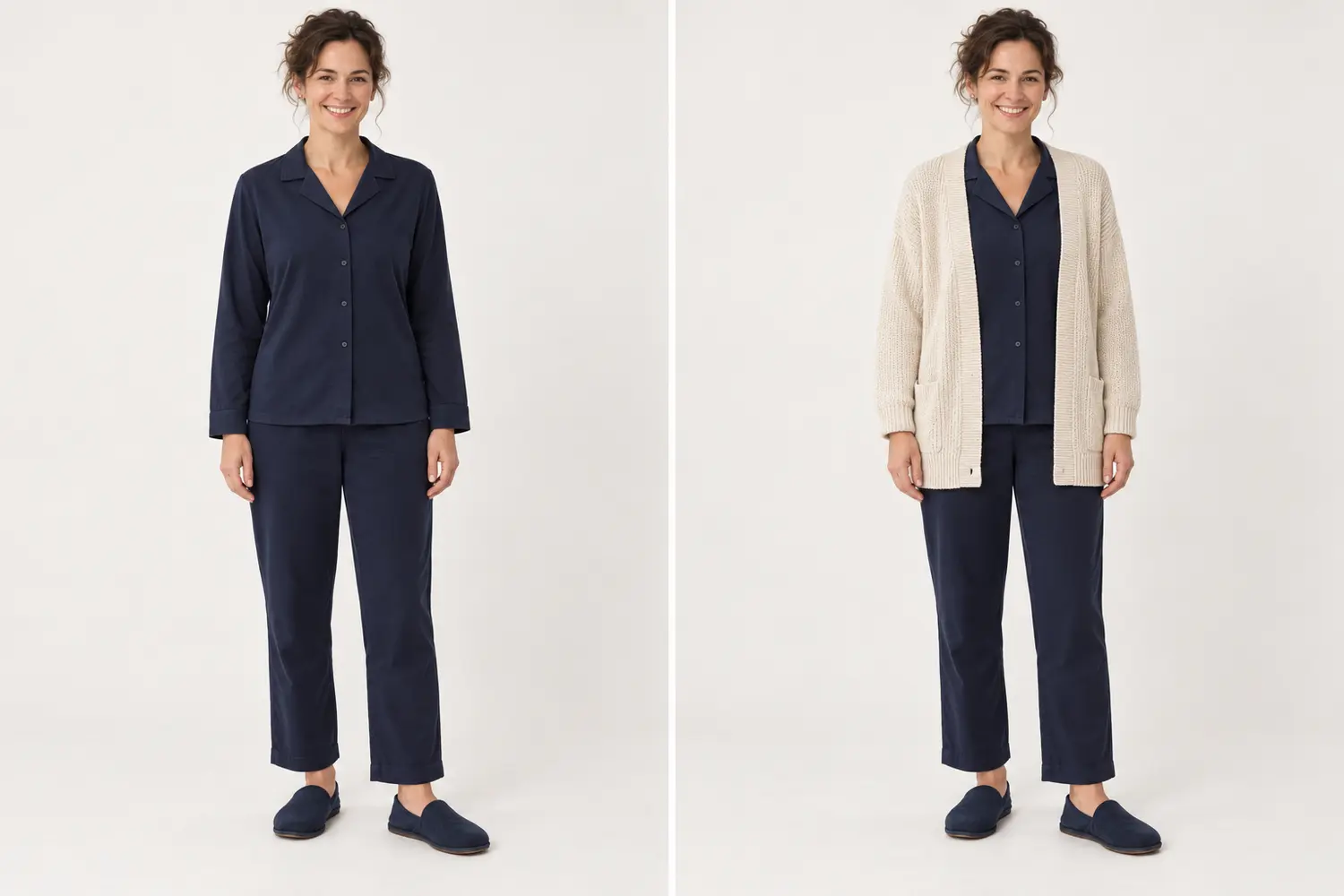 Le même pyjama marine avec chaussons, présenté seul puis sous un gilet écru ouvert laissant les mains dégagées.